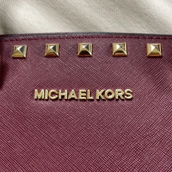 MICHAEL KORS STUDDED SELMA MEDIUM SATCHEL MERLOT - Picture 3 of 8